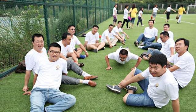 装”避免炫富攀比但依差距依然很明显k8凯发网站同学聚会被要求“统一服