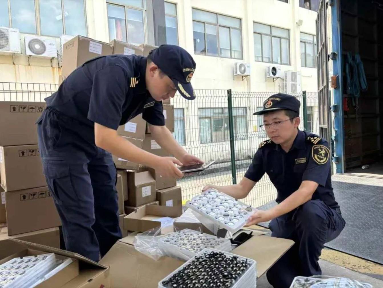 邵丹：查获走私手表配件海关律师、走私辩护律师(图1)