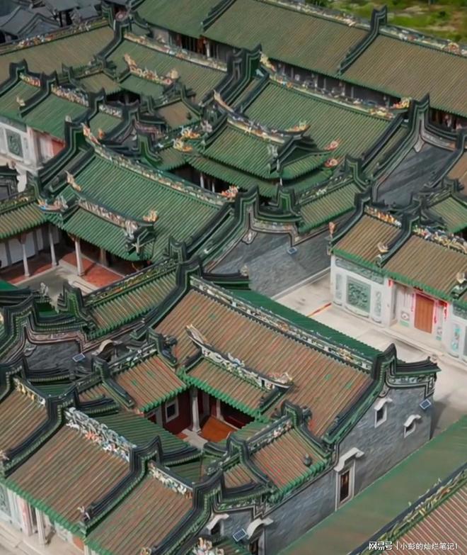 身份曝光官媒称完全合理！10亿违建豪宅被推平屋主(图7)