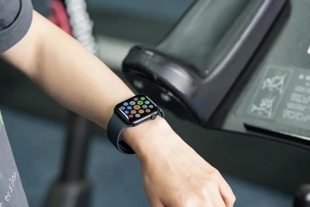 tch SE 3性价比真的高戴了一段时间Apple Wa(图2)